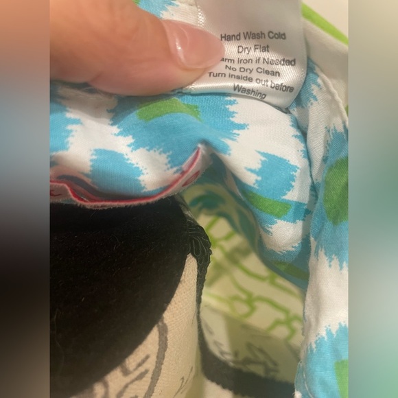 Tizzie Button-Back Geometric Print Shirt Size Large EUC - Picture 7 of 8